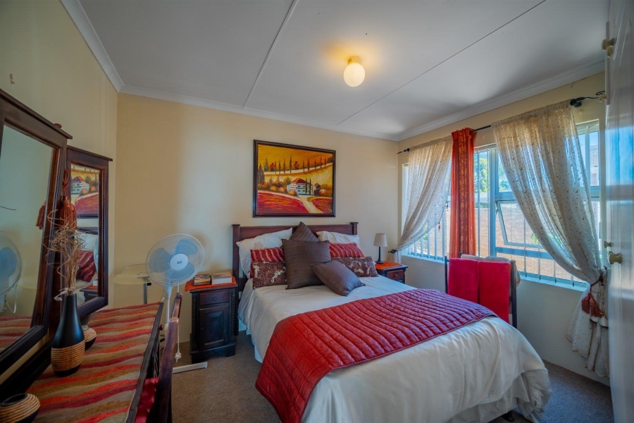 5 Bedroom Property for Sale in Wavecrest Eastern Cape